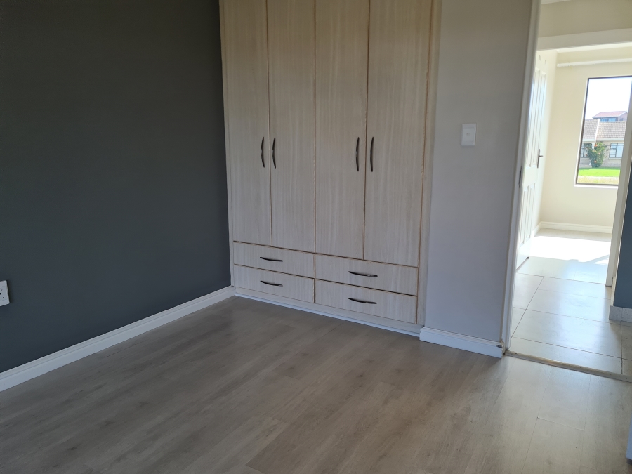 To Let 3 Bedroom Property for Rent in Wavecrest Eastern Cape